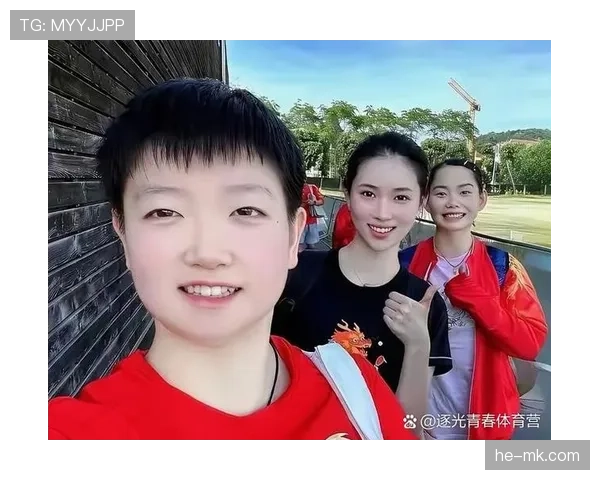 何卓佳赛后随手拎个包能买我半年的外卖，旁边队友笑成一团